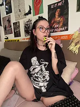 MoonAgnes online show from July 8, 4:39 am