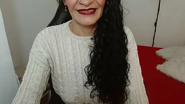 Snapshot of AlexandraJones_ chatting on February 14, 3:43 am AlexandraJones online show from February 14, 3:43 am