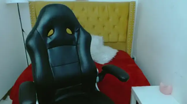 Snapshot of AlexandraJones_ chatting on February 22, 10:18 am AlexandraJones online show from February 22, 10:18 am