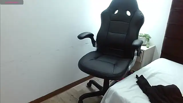 Snapshot of AlexandraJones_ chatting on September 13, 10:31 pm AlexandraJones online show from September 13, 10:31 pm