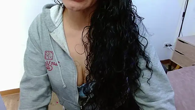 Snapshot of AlexandraJones_ chatting on October 4, 1:20 pm AlexandraJones online show from October 4, 1:20 pm