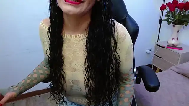 Snapshot of AlexandraJones_ chatting on October 5, 1:48 am AlexandraJones online show from October 5, 1:48 am