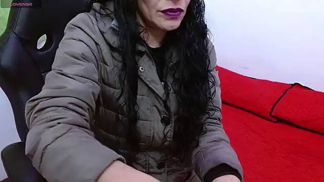 Snapshot of AlexandraJones_ chatting on October 20, 3:07 am AlexandraJones online show from October 20, 3:07 am