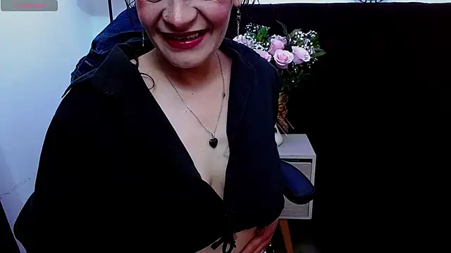 Snapshot of AlexandraJones_ chatting on November 2, 3:53 am AlexandraJones online show from November 2, 3:53 am