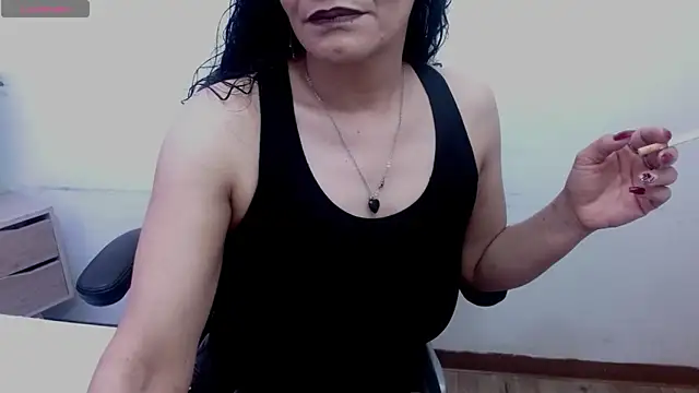 Snapshot of AlexandraJones_ chatting on November 3, 12:24 am AlexandraJones online show from November 3, 12:24 am