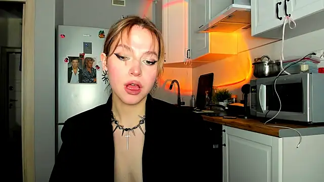 Niky  Jess online show from February 17, 6:59 pm