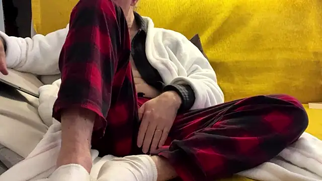 Snapshot of fastuga24 chatting on February 5, 11:26 am fastuga24 online show from February 5, 11:26 am