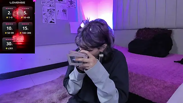 SukiFuyu  online show from January 9, 12:30 pm