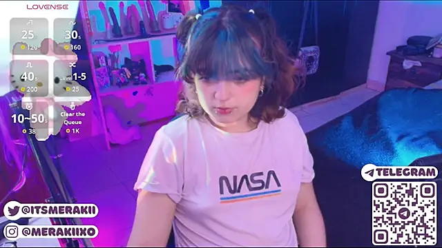 Snapshot of meraki_fraise chatting on June 20, 8:11 pm meraki fraise online show from June 20, 8:11 pm