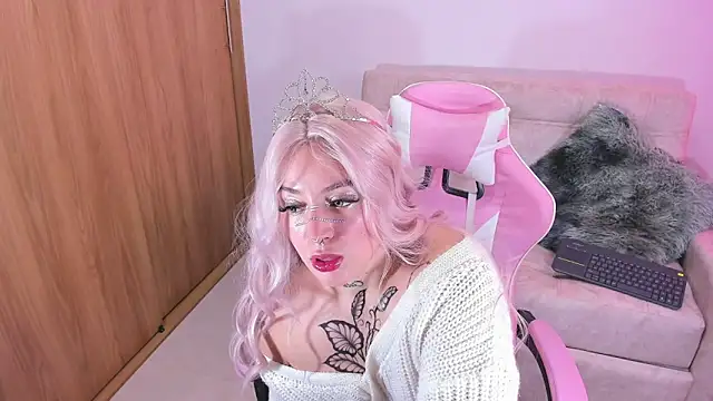 annika taylor online show from December 22, 8:25 pm