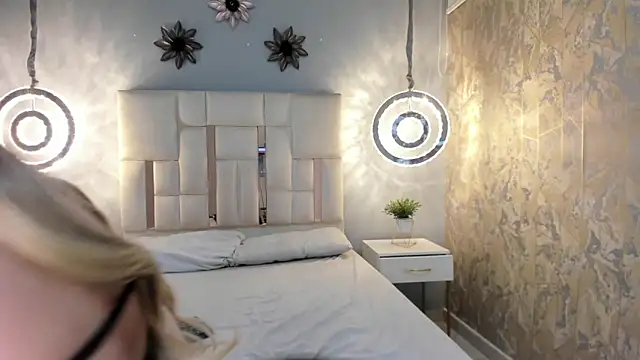 Snapshot of _Paulina_1 chatting on January 11, 6:35 am Paulina 1 online show from January 11, 6:35 am