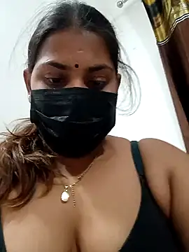 Hotmilfxox online show from December 20, 4:04 pm