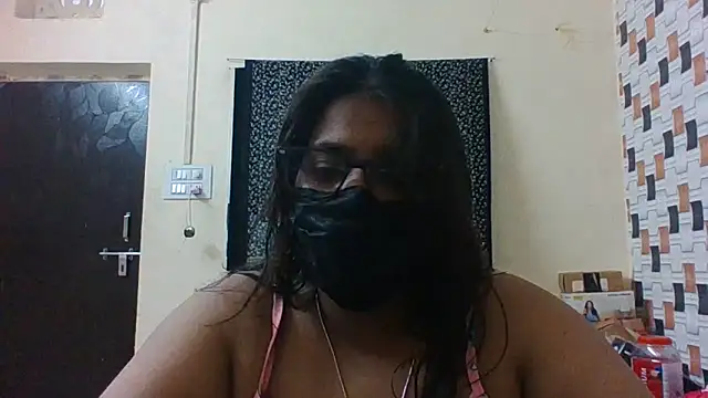 Snapshot of Hotmilfxox chatting on June 6, 10:42 am Hotmilfxox online show from June 6, 10:42 am