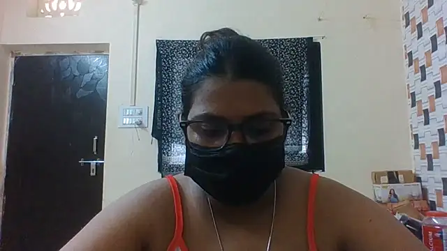 Snapshot of Hotmilfxox chatting on June 7, 6:06 am Hotmilfxox online show from June 7, 6:06 am