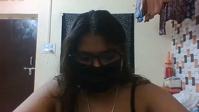 Snapshot of Hotmilfxox chatting on June 17, 8:06 am Hotmilfxox online show from June 17, 8:06 am