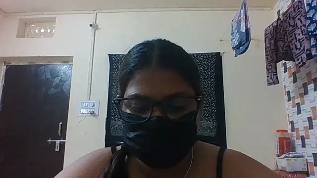 Snapshot of Hotmilfxox chatting on June 18, 2:23 am Hotmilfxox online show from June 18, 2:23 am