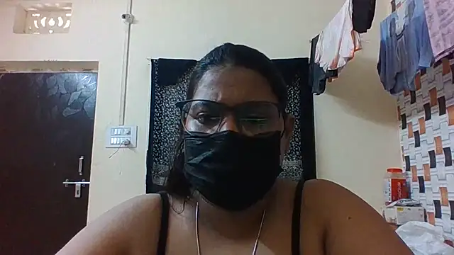 Snapshot of Hotmilfxox chatting on June 19, 8:07 am Hotmilfxox online show from June 19, 8:07 am