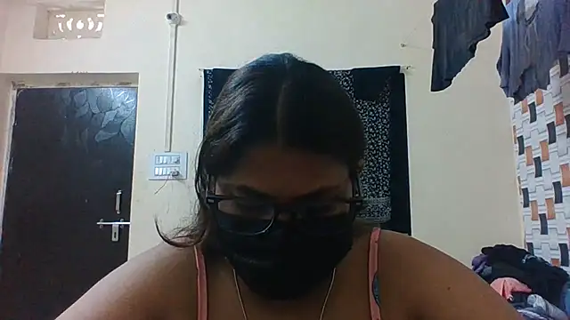 Snapshot of Hotmilfxox chatting on June 21, 7:11 am Hotmilfxox online show from June 21, 7:11 am