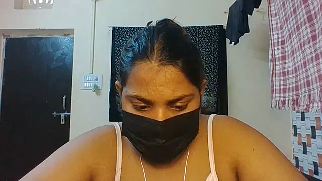 Snapshot of Hotmilfxox chatting on July 12, 9:44 am Hotmilfxox online show from July 12, 9:44 am