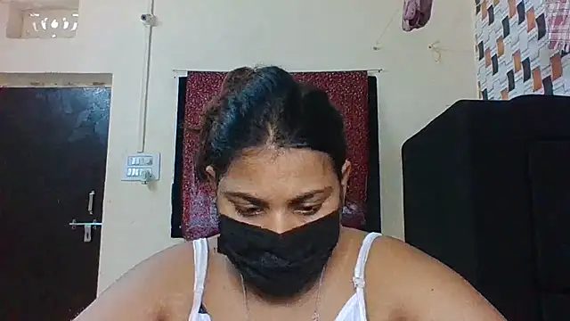 Snapshot of Hotmilfxox chatting on July 16, 7:47 am Hotmilfxox online show from July 16, 7:47 am
