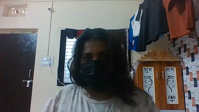 Snapshot of Hotmilfxox chatting on August 9, 9:03 am Hotmilfxox online show from August 9, 9:03 am