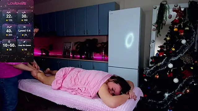 Snapshot of candy_queeen chatting on January 6, 8:35 am candy queeen online show from January 6, 8:35 am