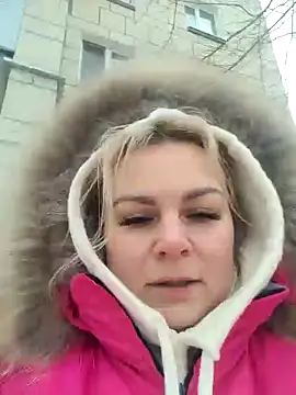 Snapshot of candy_queeen chatting on February 27, 4:41 am candy queeen online show from February 27, 4:41 am