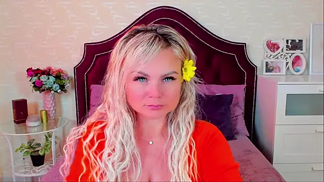 Snapshot of candy_queeen chatting on March 22, 12:14 pm candy queeen online show from March 22, 12:14 pm