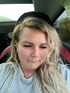 Snapshot of candy_queeen chatting on September 20, 11:22 am candy queeen online show from September 20, 11:22 am