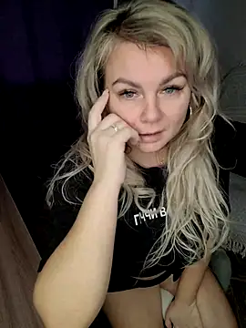 Snapshot of candy_queeen chatting on October 27, 5:55 am candy queeen online show from October 27, 5:55 am