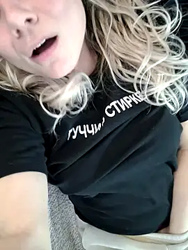 candy queeen online show from April 12, 5:07 pm