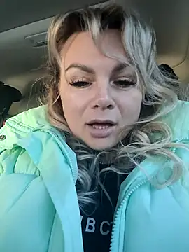 candy queeen online show from April 15, 2:51 am