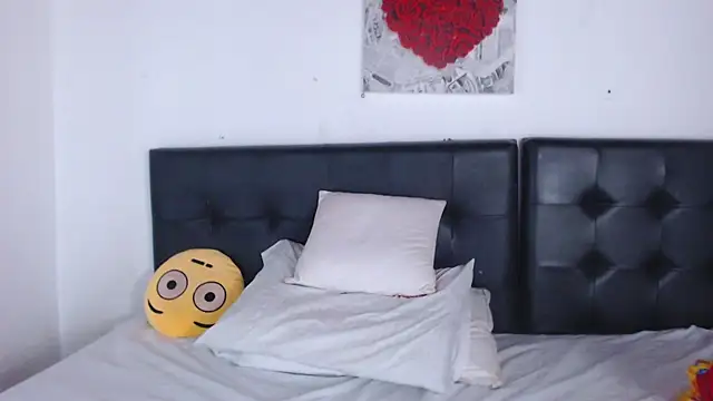 Amara Red online show from October 31, 11:44 am