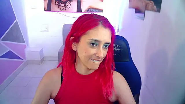 Snapshot of Ruby_Your_Milf chatting on December 23, 11:17 pm Ruby Your Milf online show from December 23, 11:17 pm