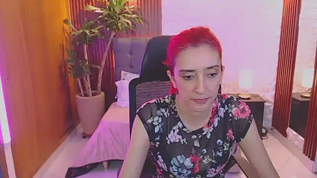 Snapshot of Ruby_Your_Milf chatting on February 26, 12:38 am Ruby Your Milf online show from February 26, 12:38 am