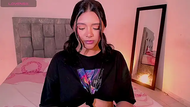 DIANEE 01 online show from February 28, 1:17 am