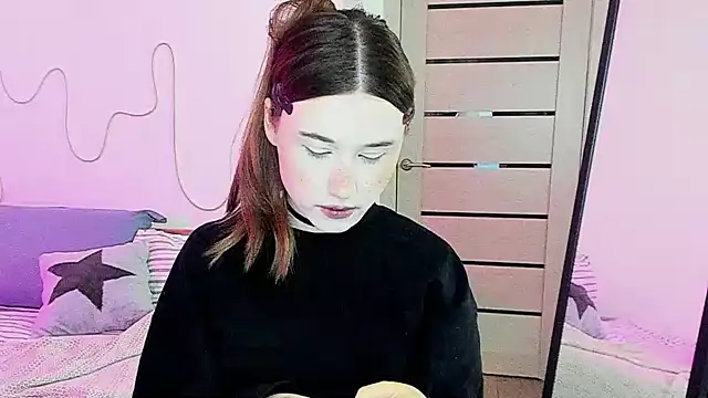 Stella Sunny online show from December 5, 5:20 pm