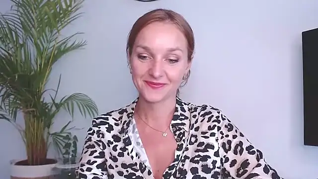 AliciaDesire online show from September 12, 6:35 am