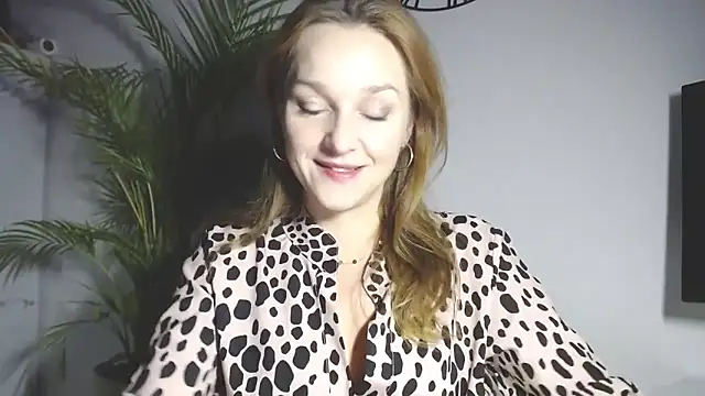 AliciaDesire online show from December 19, 6:42 am