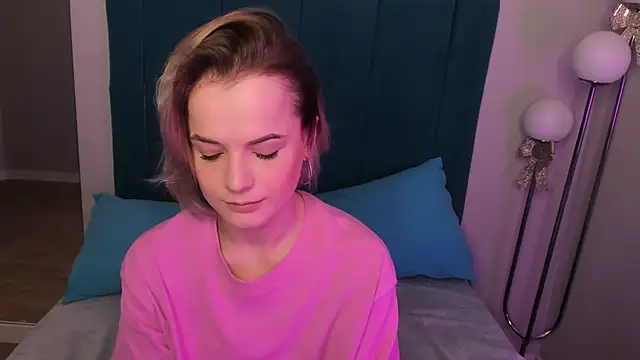 Snapshot of JessicaBeverly chatting on March 18, 9:32 pm JessicaBeverly online show from March 18, 9:32 pm