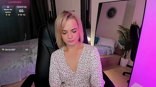 Snapshot of JessicaBeverly chatting on September 15, 5:51 am JessicaBeverly online show from September 15, 5:51 am