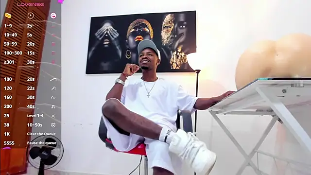 Snapshot of Thomas_shelbys chatting on February 19, 3:39 am Thomas shelbys online show from February 19, 3:39 am