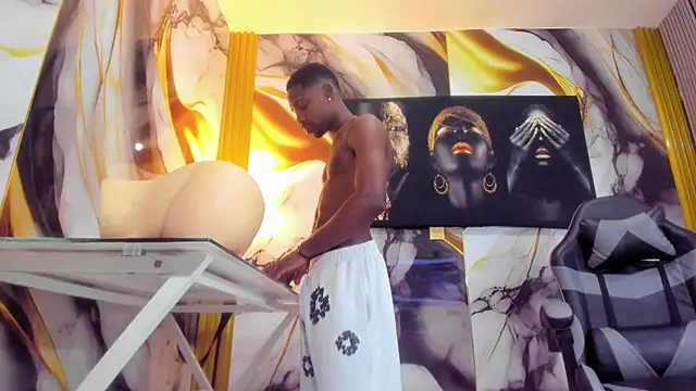 Snapshot of Thomas_shelbys chatting on October 5, 3:54 pm Thomas shelbys online show from October 5, 3:54 pm