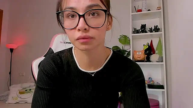 Snapshot of Adriennesexxx chatting on December 7, 9:00 pm Adriennesexxx online show from December 7, 9:00 pm