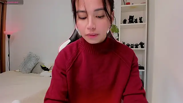 Snapshot of Adriennesexxx chatting on December 13, 10:51 am Adriennesexxx online show from December 13, 10:51 am