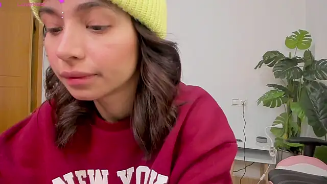 Snapshot of Adriennesexxx chatting on January 8, 3:39 pm Adriennesexxx online show from January 8, 3:39 pm