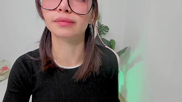 Snapshot of Adriennesexxx chatting on February 5, 10:51 am Adriennesexxx online show from February 5, 10:51 am