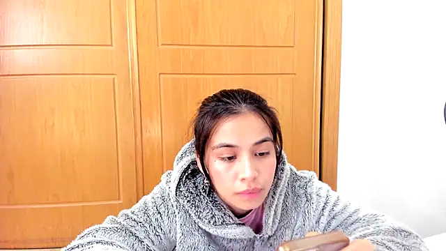 Snapshot of Adriennesexxx chatting on February 21, 9:43 pm Adriennesexxx online show from February 21, 9:43 pm