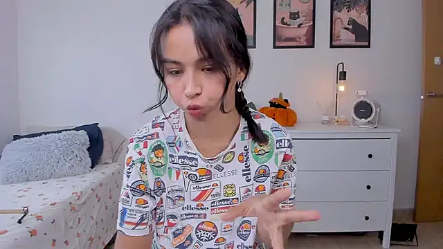 Snapshot of Adriennesexxx chatting on September 30, 4:34 pm Adriennesexxx online show from September 30, 4:34 pm
