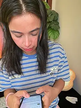 Adriennesexxx online show from April 22, 5:47 pm